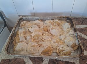 Una foto de Sorrentinos de carne con salsa blanca