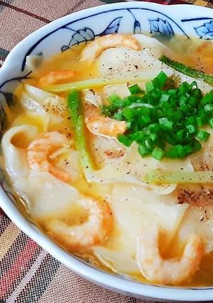 Hình của món Hoành thánh lá (Hoành thánh thủy).