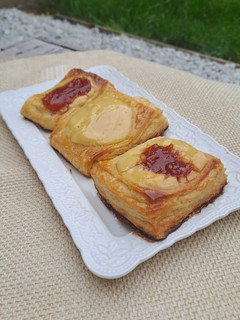 Una foto de Medialunas y facturas de manteca