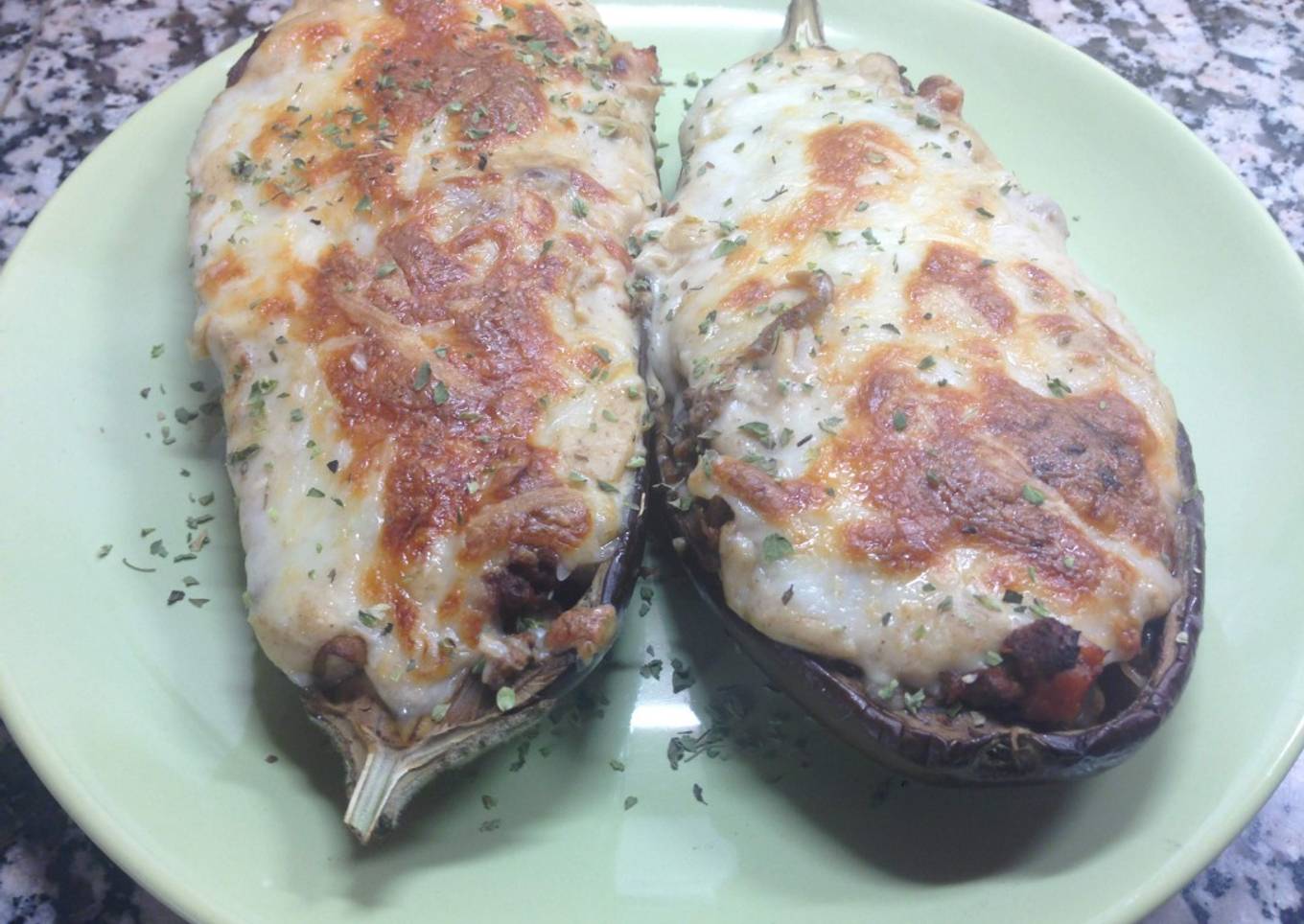 Berenjena rellena con bechamel de calabacín