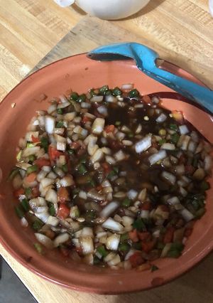 Una foto de Salsa pico de gallo 🐔 súper riquísima ❤️
