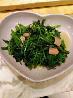 香炒火腿菠菜(低醣生酮餐)(家常菜)(10分鐘快速料理) 的食譜成品照片