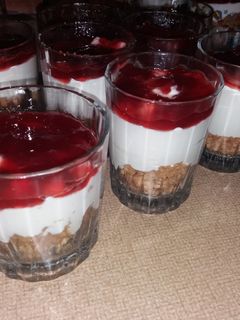 Φωτογραφία της συνταγής Cheese cake με μαρμελάδα φράουλα