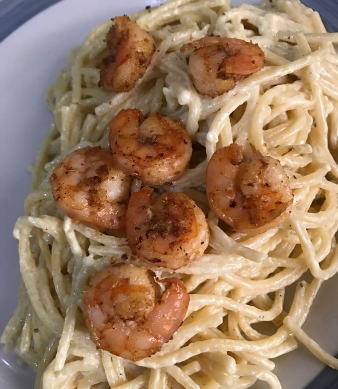 Una foto de Espaguetis blancos con Camarones