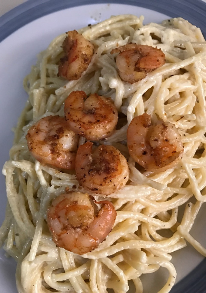 Una foto de Espaguetis blancos con Camarones