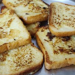 A picture of French Toast.