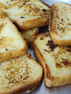 A picture of French Toast.