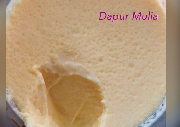 Smooth pudding with fresh cream