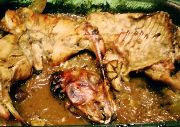 Conejo asado al horno