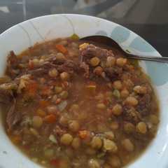 Una foto de Lentejas guisadas con carne de res