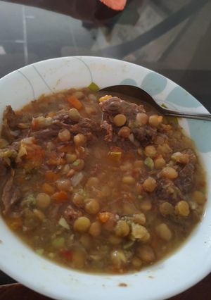 Una foto de Lentejas guisadas con carne de res