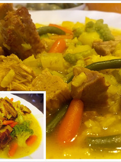 Una foto de Sopa de Arroz con verduras, costillas y lomo de Orza