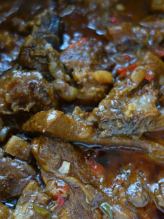 A picture of Beef stew with peppers.