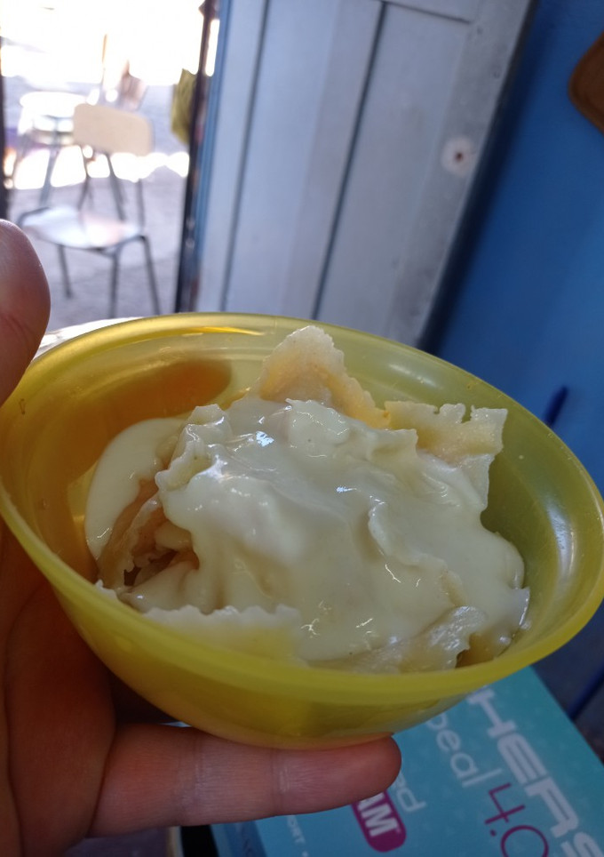 Una foto de Ravioles jamón y queso, en salsa blanca