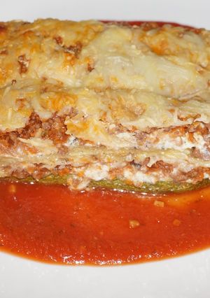 Una foto de Pastel de zapallitos italianos con auténtica salsa bolognesa
