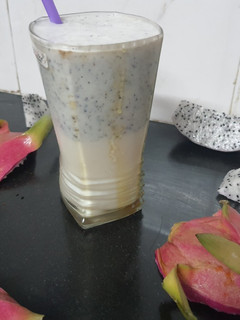 ડ્રેગન ફ્રૂટ મિલ્ક શેઇક (Dragon Fruit Milk Shake Recipe In Gujarati) રેસીપી મુખ્ય ફોટો