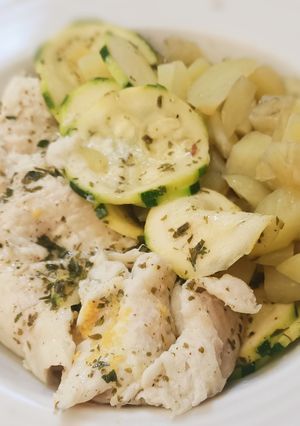 Une photo de FILET DE LOUP EN PAPILLOTE AVEC SES LÉGUMES AU COOK EXPERT (Et Œufs durs)