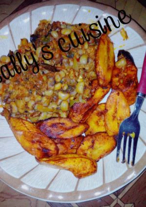 A picture of Red Red soup with plantain.