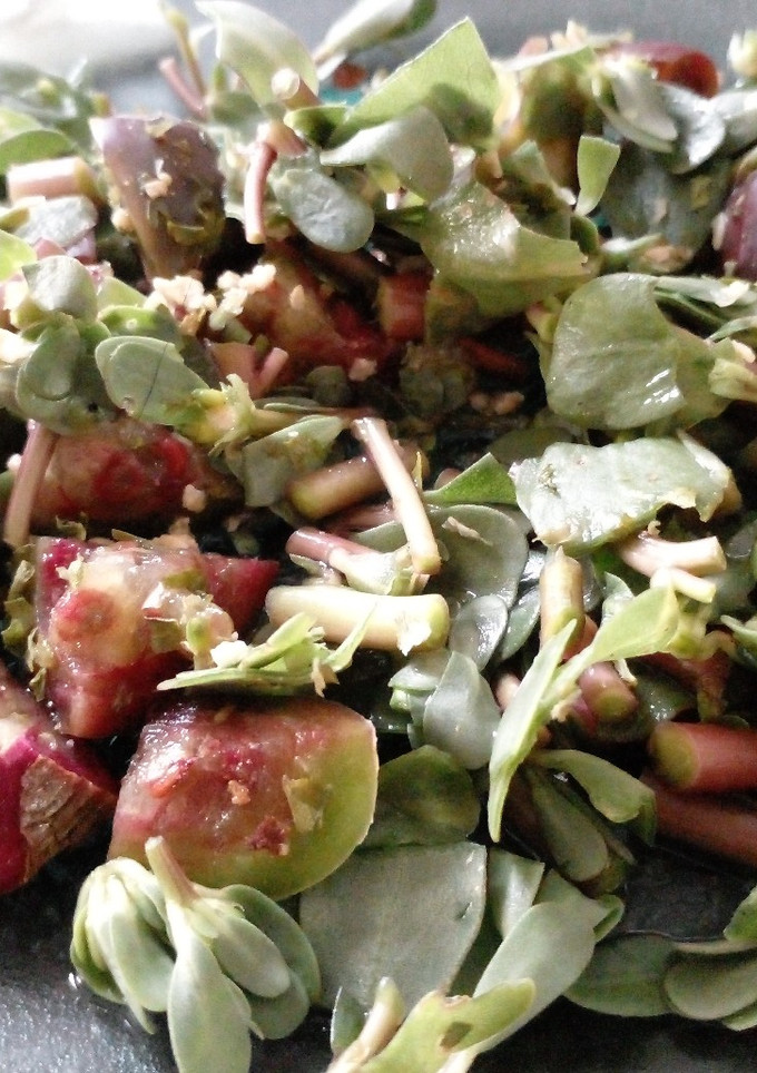 Una foto de Ensalada de Verdolaga y Tuna