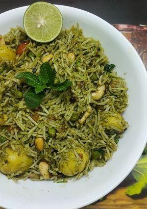 A picture of Hariyali Aloo Chutney Pulao.
