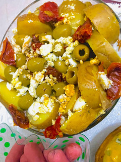 Una foto de 🥔PAPINES🥔 EN 🥗ENSALADA🥗 TIBIA