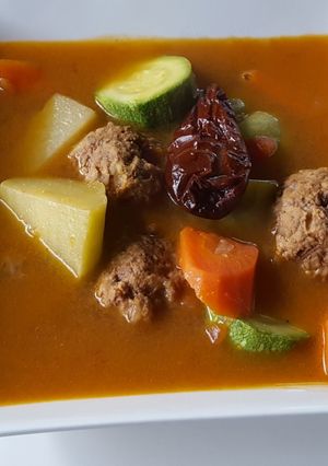 Una foto de Albóndigas con verduras