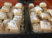 Una foto de miguelitos con crema pastelera