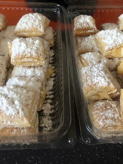 Una foto de Miguelitos De la Roda (a mi manera) rellenos de crema pastelera