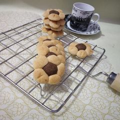 A picture of Flower cookies.