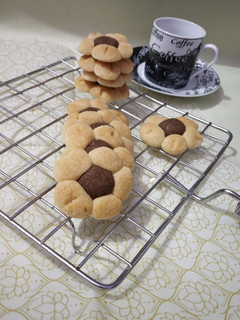 A picture of Flower cookies.