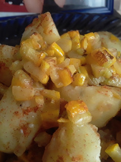 Una foto de Papas con calabacines salteados... 🥘🌰🥔🥒🍛