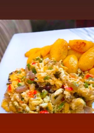 A picture of Baked Potatoes with Egg Veggies.