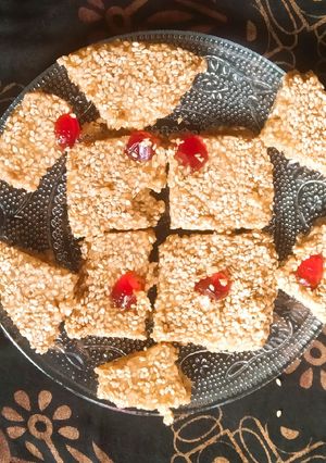 A picture of Jaggery sesame chikki.