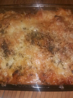 Una foto de Coliflor, tomate y pollo gratinados