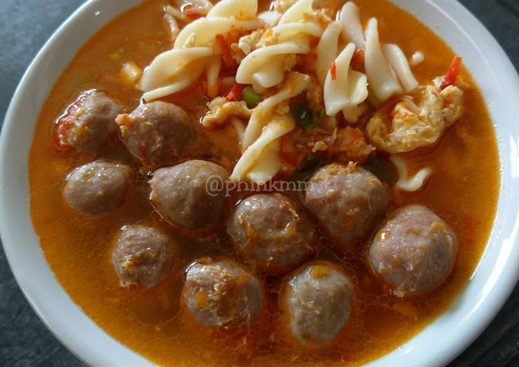 Seblak bakso makaroni