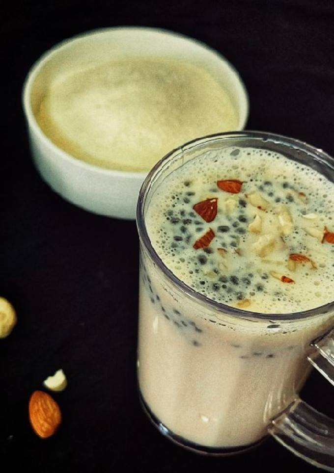 கஸ்டர்டு மில்க்க்ஷேக்(custard milk shake recipe in tamil) செய்முறை முக்கிய புகைப்படம்