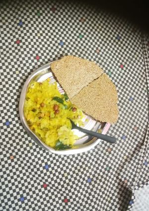 તલ ની ચીકી (Tal Chikki Recipe In Gujarati) રેસીપી મુખ્ય ફોટો