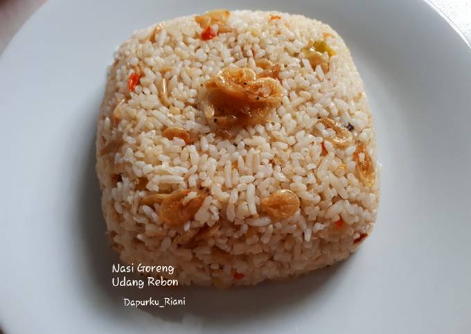 Cara membuat 76. Nasi Goreng Udang Rebon Cara membuat 76. Nasi Goreng Udang Rebon