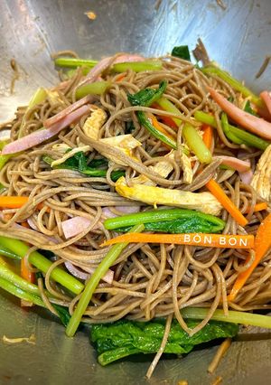 Hình của món Mì Soba Kiều Mạch Xào Thập Cẩm Dọn Tủ.
