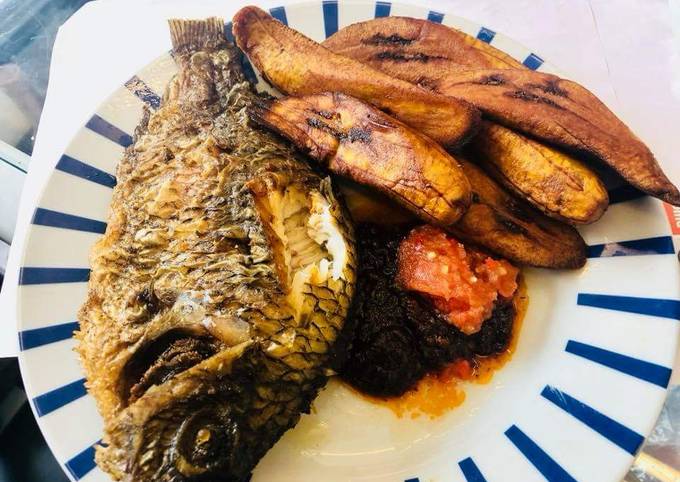 Fried plantain with grilled fish Recipe by Henrietta - Cookpad