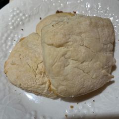 A picture of Biscuits.
