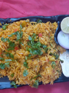 A picture of Pav bhaji biryani.