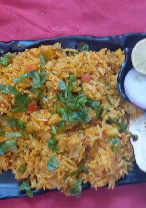 A picture of Pav bhaji biryani.