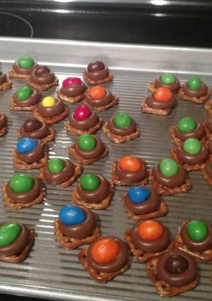 A picture of Chocolate​ pretzel peanut bites.