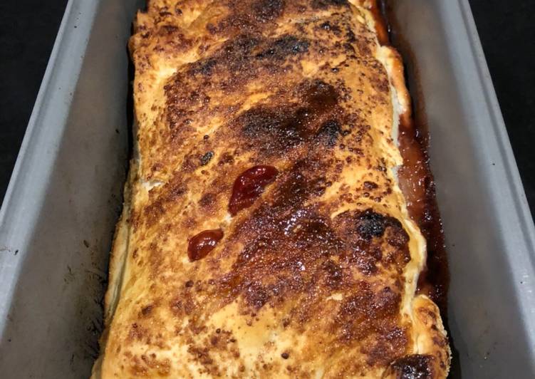 Strudel di mele alternativo con yogurt magro e marmellata di fragole