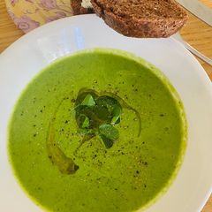 A picture of Pea and watercress soup.