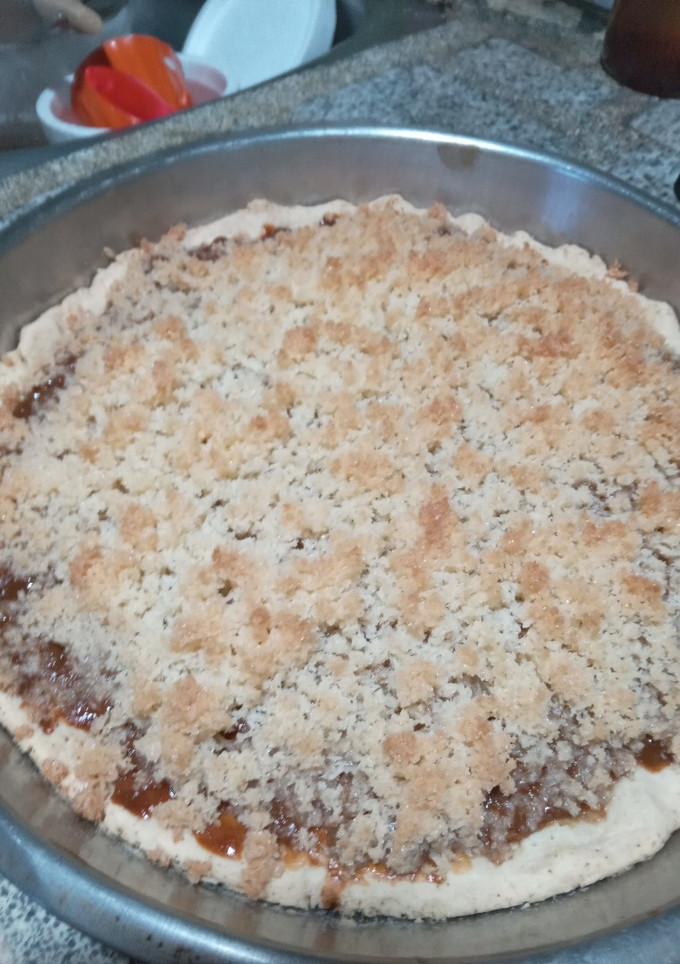 Una foto de Tarta de Dulce de Leche con Crumble de Coco 🥥