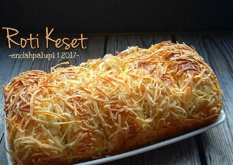 Resep: Roti Keset Yang Luar Biasa Resep: Roti Keset Yang Luar Biasa