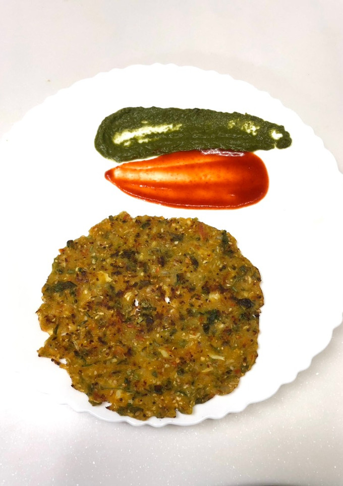 રવા ના મીક્સ વેજ પૂડલા (Rava Mix Veg Pudla Recipe In Gujarati) રેસીપી મુખ્ય ફોટો