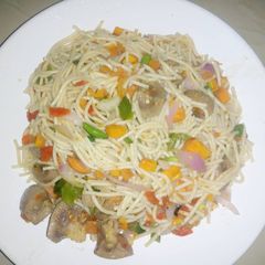 A picture of My vegetable Spaghetti and gizzard😋😋.